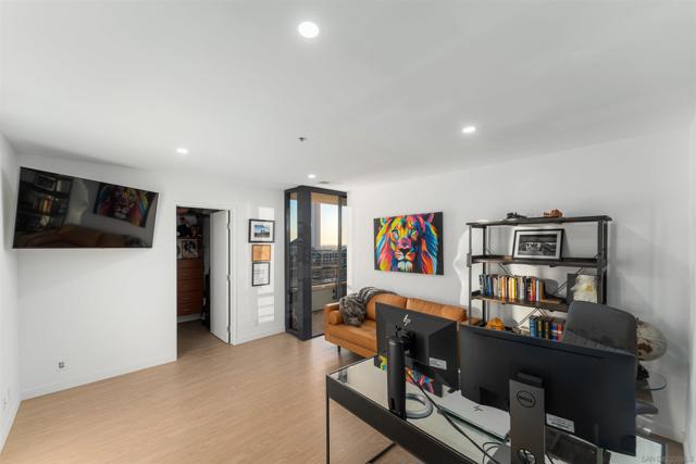 700 Front St, San Diego CA: https://media.crmls.org/mediaz/eea943b7-8a34-4ad2-9fdd-0b21d859ba76.jpg