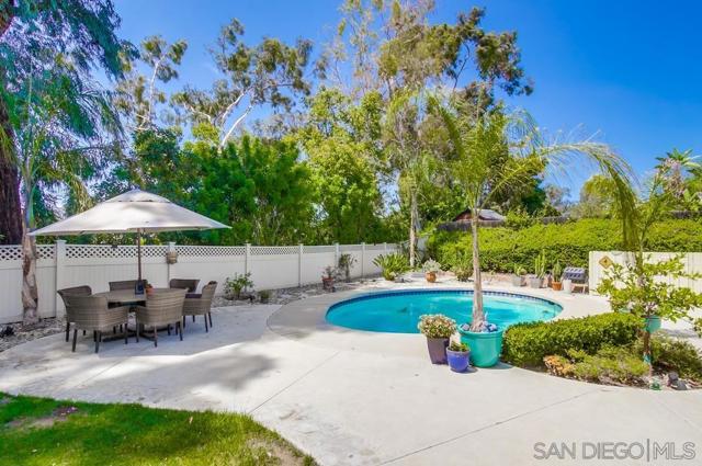 10518 Gabacho Dr, San Diego CA: https://media.crmls.org/mediaz/eea955d3-cce3-4a84-8dc9-cbefcda78092.jpg