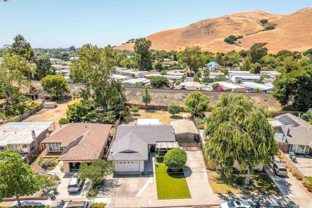 745 Wasatch Dr, Fremont CA: https://media.crmls.org/mediaz/eea9b0f4-4836-4cb7-8ebf-e332fe937849.jpg