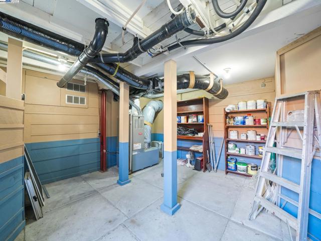 589 S M St, Livermore CA: https://media.crmls.org/mediaz/eea9ead0-5c7e-4fa3-80d0-72caa56aa207.jpg