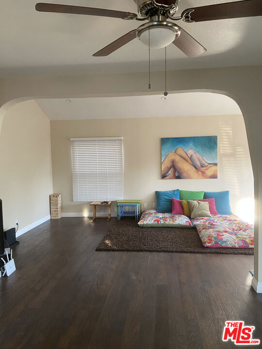 907 E 81st Street, Los Angeles CA: https://media.crmls.org/mediaz/eeaa249f-9561-4df9-9562-e82c61896dae.jpg