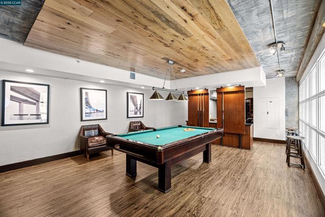 311 Oak St, Oakland CA: https://media.crmls.org/mediaz/eeaa3548-13e9-41a4-abaa-1e10d91e96bb.jpg
