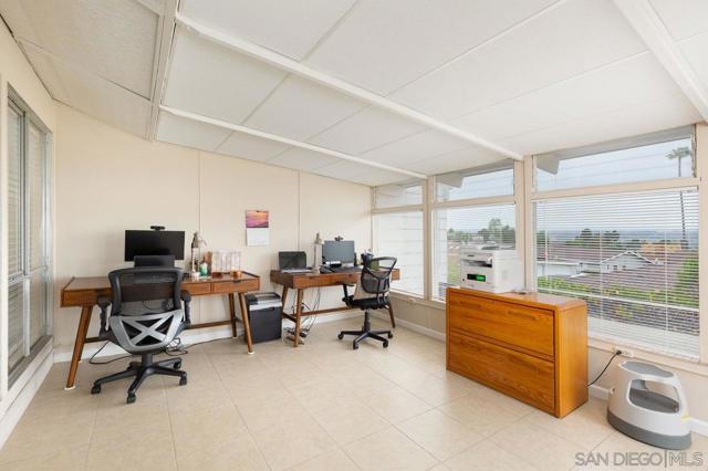 3660 Vista Campana N, Oceanside CA: https://media.crmls.org/mediaz/eeaa4629-c467-437a-9212-9c06402bd124.jpg
