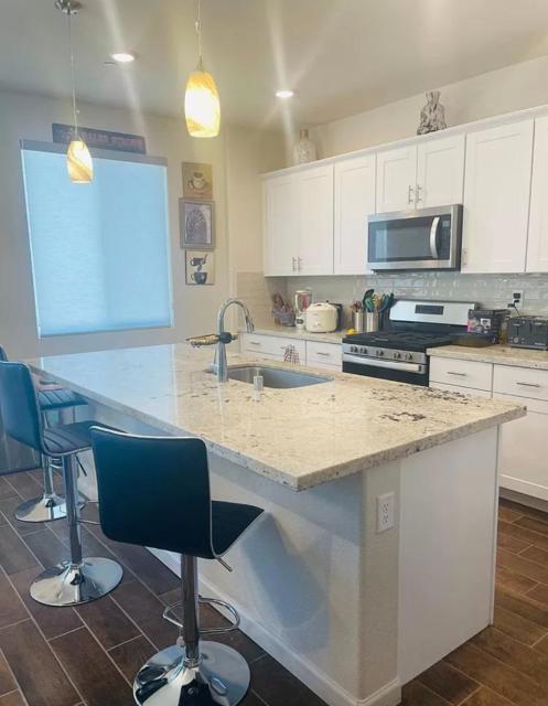 2030 Rosewood Drive, Hollister CA: https://media.crmls.org/mediaz/eeabaa1a-3d79-4025-b8f2-049ccf1531f7.jpg