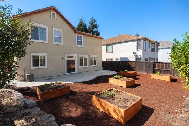 181 Maidenhair St, Pittsburg CA: https://media.crmls.org/mediaz/eeac0229-61aa-4de3-b84e-f97192e50f37.jpg