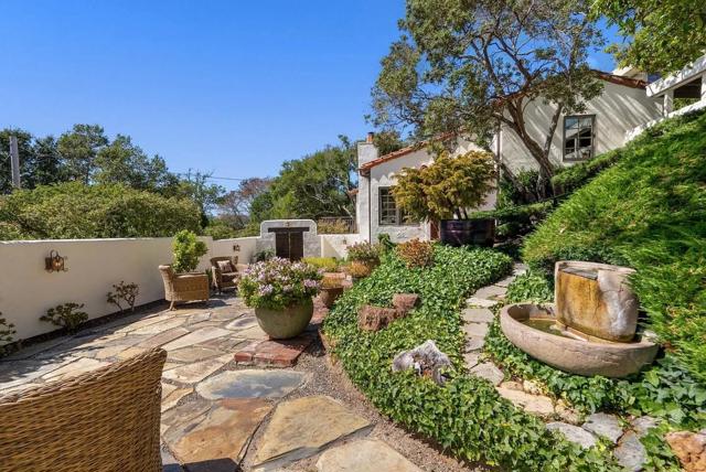 547 Monterey, Aptos CA: https://media.crmls.org/mediaz/eeacaabd-d5a6-4c46-a8c8-97bc708d5c17.jpg
