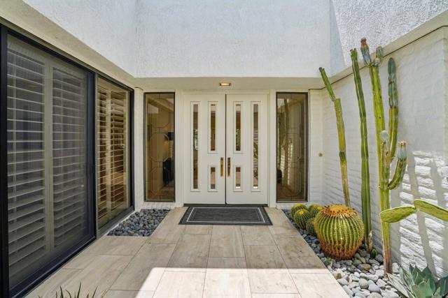 23 Park Lane, Rancho Mirage CA: https://media.crmls.org/mediaz/eeadb5e9-e185-45ac-a514-81d19d152415.jpg