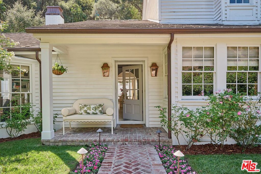 1827 N Beverly Drive — Traditional
