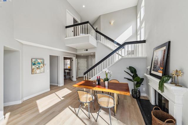 121 Jervis Bay, Alameda CA: https://media.crmls.org/mediaz/eeadf94b-288a-4b52-973b-6b41de9e5f7f.jpg