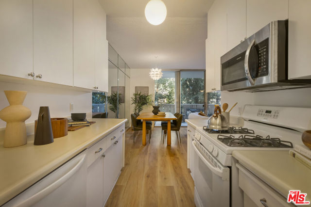 4455 Los Feliz Boulevard, 204 photo 21