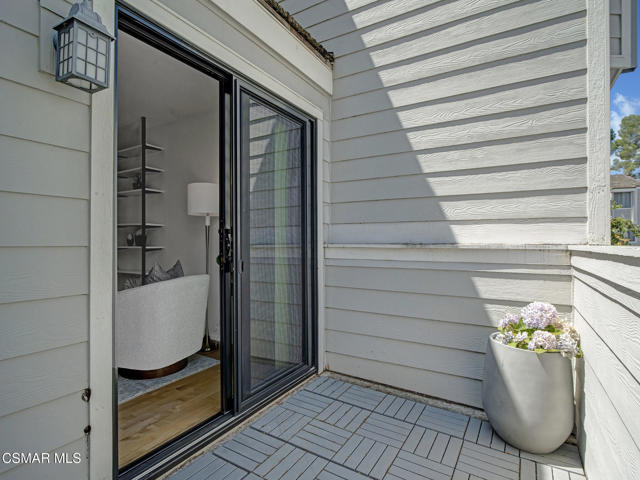 1206 S Westlake Boulevard, Westlake Village CA: https://media.crmls.org/mediaz/eeaef1dd-f544-4882-ba17-4d123e3f78fd.jpg