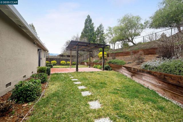 260 Saint Christopher Dr, Danville CA: https://media.crmls.org/mediaz/eeaf1753-5695-4524-91e8-c47cbfa744e4.jpg