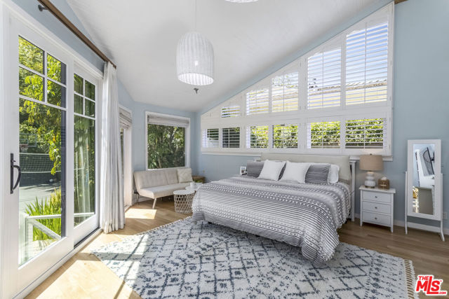 2205 Beverly Glen Place, Los Angeles CA: https://media.crmls.org/mediaz/eeaf683d-a53c-43e2-97fb-78df9271944d.jpg