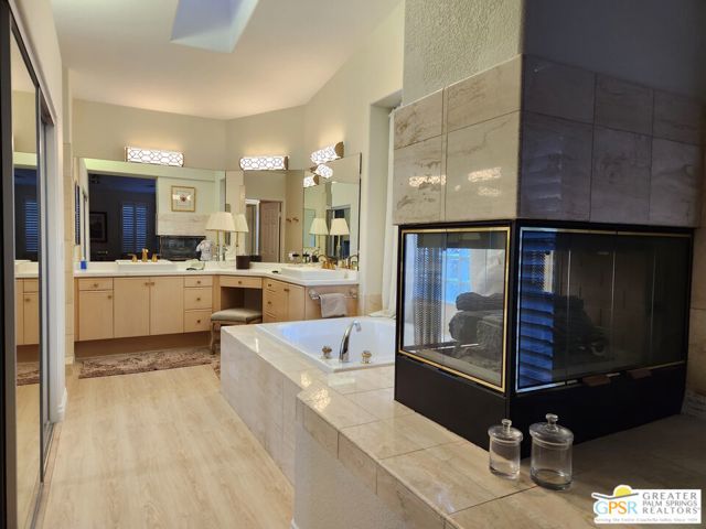 36660 Palm Court, Rancho Mirage CA: https://media.crmls.org/mediaz/eeaf9342-22a7-4ad5-a220-c4be2a0a7968.jpg