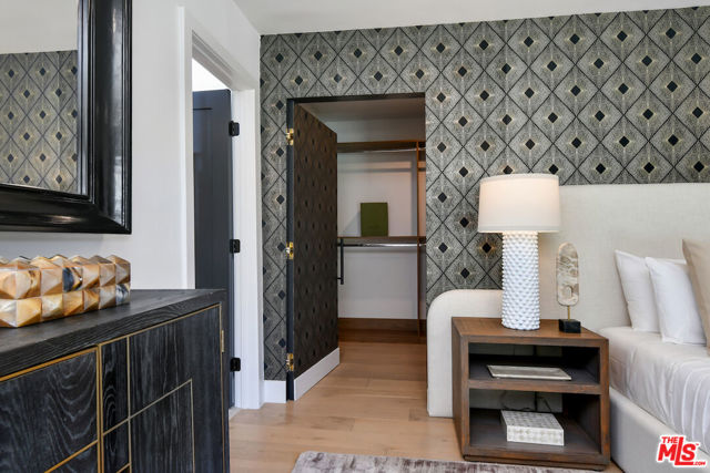 3221 Elvido Drive, Los Angeles CA: https://media.crmls.org/mediaz/eeb0cc76-336d-4923-8068-43e6f07438bd.jpg