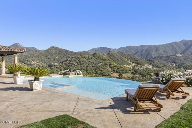 82 Queens Garden Drive, Thousand Oaks CA: https://media.crmls.org/mediaz/eeb109ae-8931-4628-9695-715827ed9adb.jpg