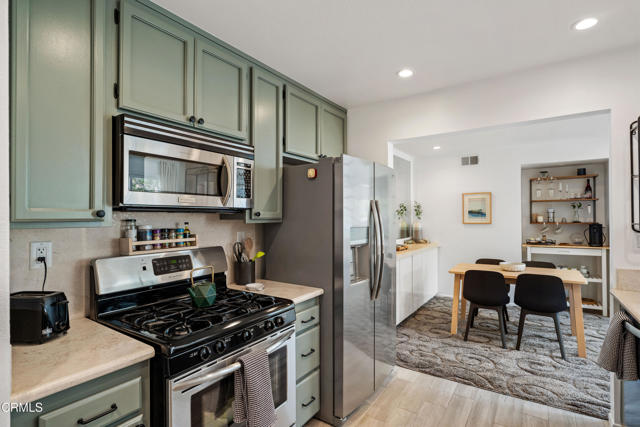 2287 Martinique Lane, Oxnard CA: https://media.crmls.org/mediaz/eeb1eadc-c49e-4cce-8ad5-7be2b1f04078.jpg
