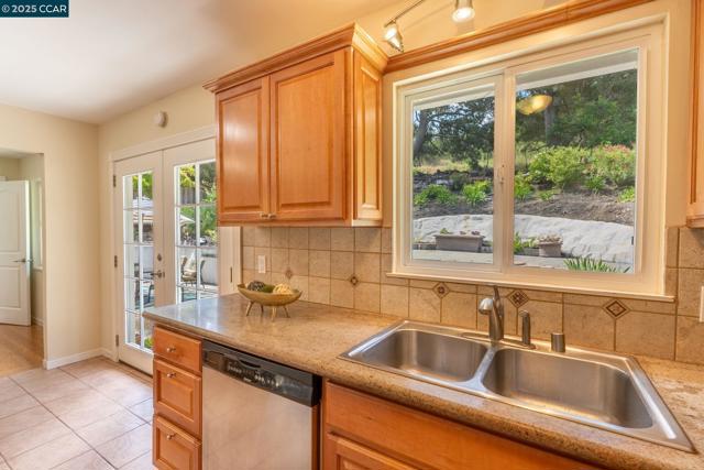 3215 Camino Colorados, Lafayette CA: https://media.crmls.org/mediaz/eeb1fa53-a512-4a27-a8db-36a70d231e4f.jpg