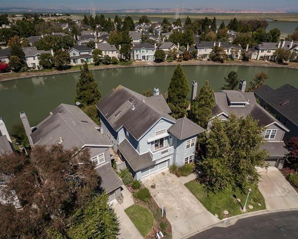 63 WATERSIDE Circle, Redwood City CA: https://media.crmls.org/mediaz/eeb395b5-4961-4dd5-be87-ef6c4b6d1d0a.jpg