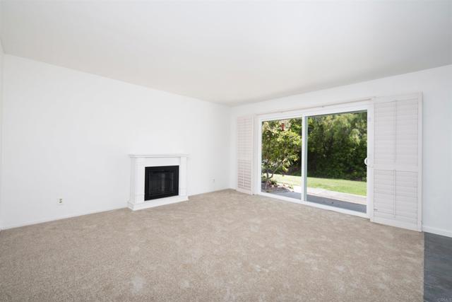 4402 Shearwater Way, Oceanside CA: https://media.crmls.org/mediaz/eeb436fe-acbc-4b52-a624-1757fef53eb9.jpg