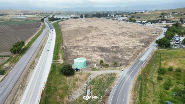 3510 San Juan Hollister Road, Hollister CA: https://media.crmls.org/mediaz/eeb44f54-0022-4faf-b6b9-20d458cfd68a.jpg