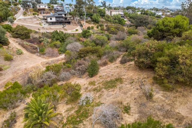 1449 Edgemont St, San Diego CA: https://media.crmls.org/mediaz/eeb4766d-2135-4ab4-940d-c8fa75f3ef5e.jpg