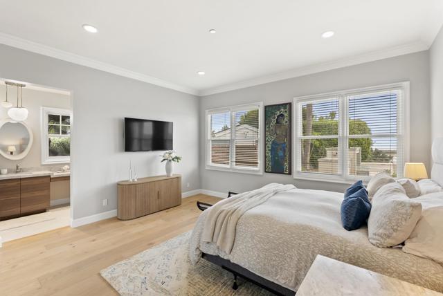 210 Gibson Pt, Solana Beach CA: https://media.crmls.org/mediaz/eeb4884f-f12d-4dd9-a7ca-6543ea488d55.jpg