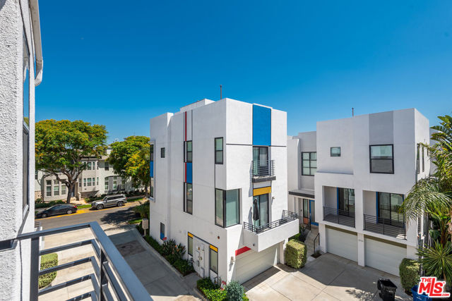 12936 Discovery, Los Angeles CA: https://media.crmls.org/mediaz/eeb4a831-e024-4f34-a170-76a3923d343a.jpg