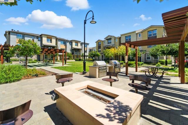 418 Desert Holly St, Milpitas CA: https://media.crmls.org/mediaz/eeb4fd3c-6ba9-4c4a-8ff4-d8b92ad5486d.jpg