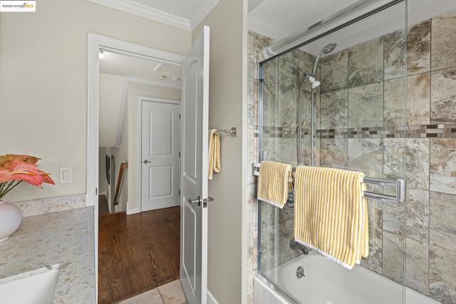 21 Maggiora Ct, Oakland CA: https://media.crmls.org/mediaz/eeb51ec7-5610-4d97-b1ed-49cb6aa07c60.jpg
