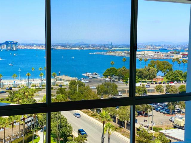 1830 Avenida Del Mundo, Coronado CA: https://media.crmls.org/mediaz/eeb5b958-3100-4844-952c-df2ec6162dac.jpg