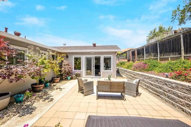 38392 Nebo Dr, Fremont CA: https://media.crmls.org/mediaz/eeb6103b-f014-4098-96b6-2a6ddb028f94.jpg