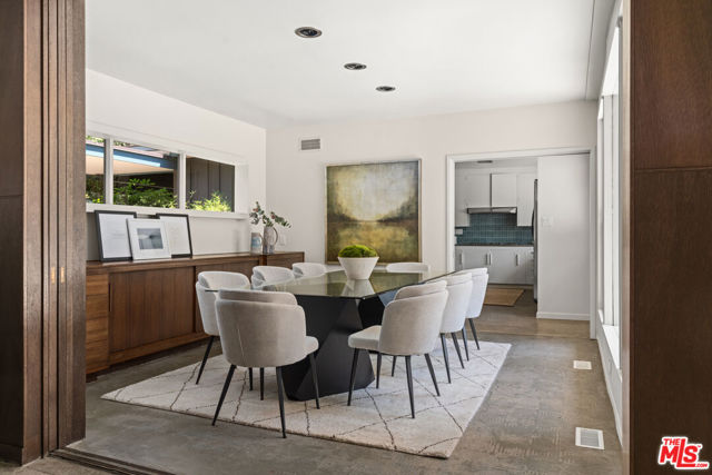 1234 Woodland Drive, Santa Paula CA: https://media.crmls.org/mediaz/eeb61272-00bb-48e4-8e7a-7ccb49fa28ff.jpg