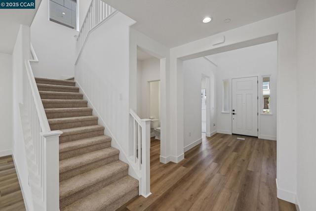 8121 Vessel Way, Sacramento CA: https://media.crmls.org/mediaz/eeb62b9f-a02c-41e1-b363-ca5368949c27.jpg