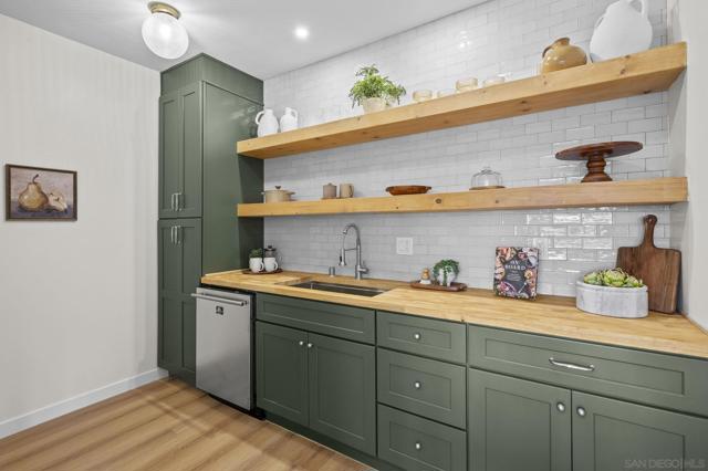 1091 Lincoln Ave, San Diego CA: https://media.crmls.org/mediaz/eeb6a817-b35a-40ce-a159-1df030f204c5.jpg