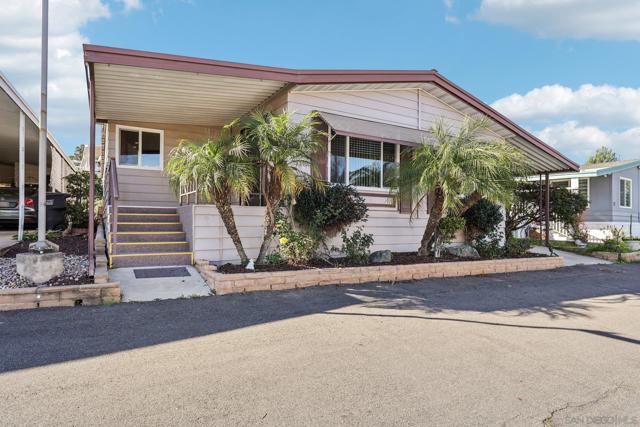 275 S Worthington St, Spring Valley CA: https://media.crmls.org/mediaz/eeb70122-1d68-4352-9b45-4bb9e5d3b95b.jpg