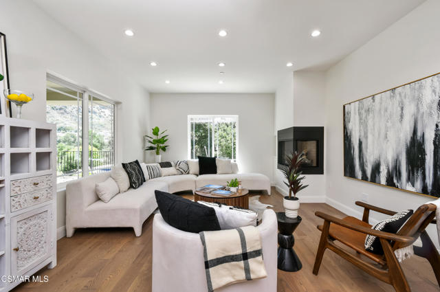29677 Mulholland Highway, Agoura Hills CA: https://media.crmls.org/mediaz/eeb71220-b18c-4df7-b862-350d176f17a1.jpg