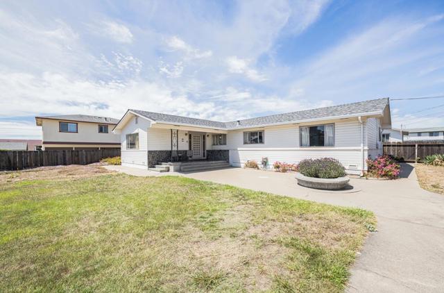225 Carmel Avenue, Marina CA: https://media.crmls.org/mediaz/eeb78208-6b42-45b8-815a-367302a8ab8a.jpg