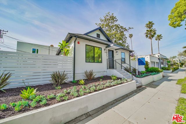 2021 Idaho Avenue, Santa Monica CA: https://media.crmls.org/mediaz/eeb89d9d-9d24-4c91-8256-6051f41d2aff.jpg