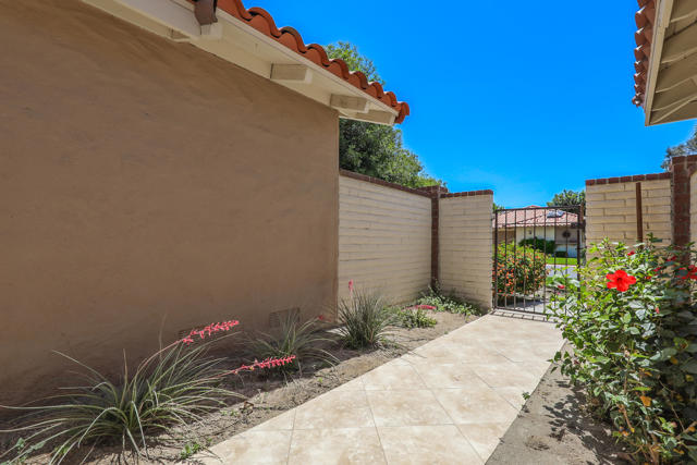 352 Villena Way, Palm Desert CA: https://media.crmls.org/mediaz/eeb89fe3-2d16-48a6-903a-9c1f6f8d1f6a.jpg
