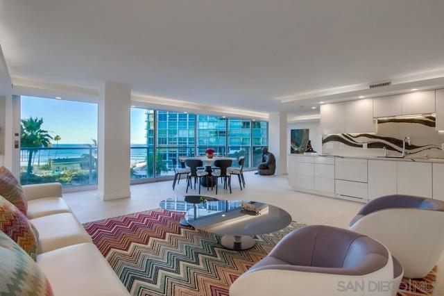 1750 Avenida Del Mundo, Coronado CA: https://media.crmls.org/mediaz/eeb8fe1e-6385-4fb2-b29c-291a7faf0e1a.jpg