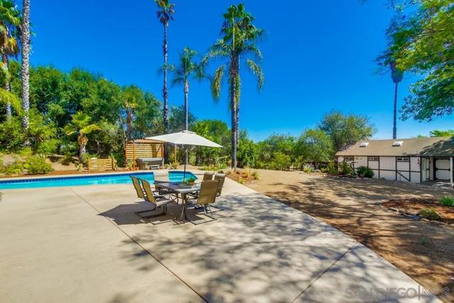 2336 Rancho Diego Ct, Escondido CA: https://media.crmls.org/mediaz/eeb914f0-78d5-4005-b419-ded24446c305.jpg