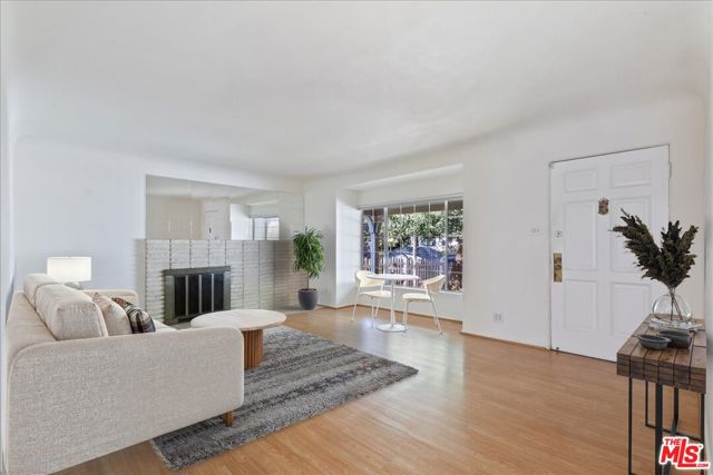 4210 Alcove Avenue, Studio City CA: https://media.crmls.org/mediaz/eeb950a4-cd6b-4325-bc09-459586b56b62.jpg