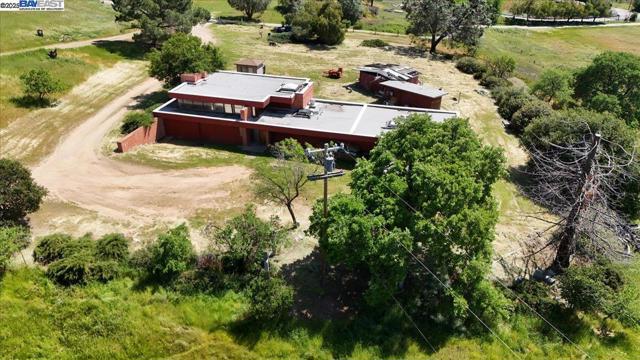 6400 Mines Rd, Livermore CA: https://media.crmls.org/mediaz/eeb9638c-ad10-4832-909d-fdca7f729d94.jpg