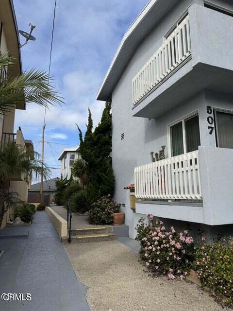 Detail Gallery Image 2 of 9 For 507 Avenue G #H,  Redondo Beach,  CA 90277 - 2 Beds | 1 Baths