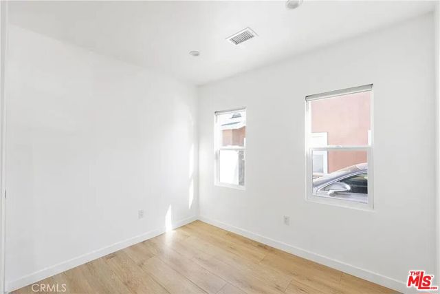 935 E Fairview Boulevard, Inglewood CA: https://media.crmls.org/mediaz/eeb9b851-8509-43c6-8839-381697a5f964.jpg