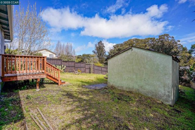 742 La Paloma Rd, El Sobrante CA: https://media.crmls.org/mediaz/eeb9e6d0-9d5f-48b9-9aae-98e1aadb9f59.jpg