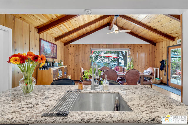 21395 Highway 243, Idyllwild CA: https://media.crmls.org/mediaz/eeba1a92-4bb0-4f9f-833f-257c30bb08b3.jpg