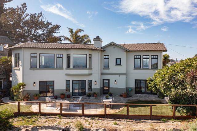 4840 Cliff Drive, Capitola CA: https://media.crmls.org/mediaz/eeba241e-7c0b-4570-883d-fc84fdbc03a6.jpg