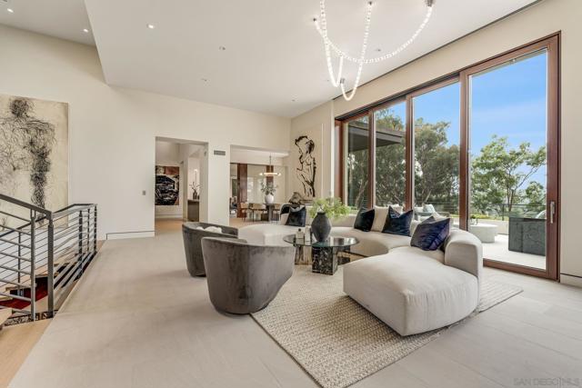 8070 La Jolla Scenic Dr N, La Jolla CA: https://media.crmls.org/mediaz/eeba344a-086f-47ff-b7c0-46eb5b51489e.jpg